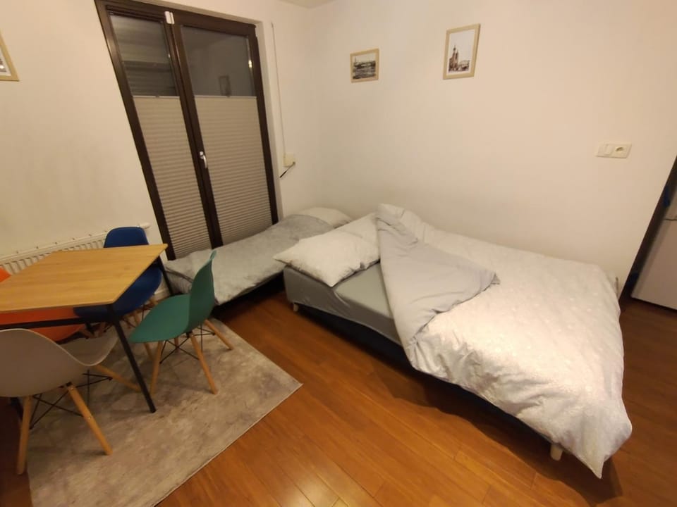 Bed, Living room, Photo of the whole room, Dining area, Bedroom