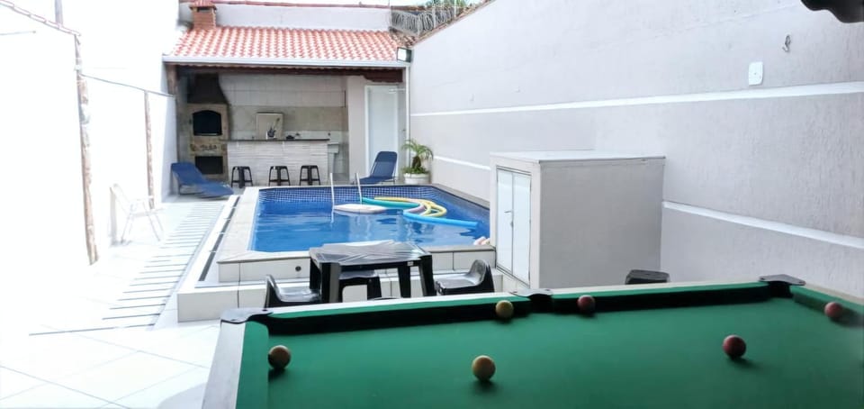 "Lindíssima Casa Pé na Areia com Opção da Piscina Aquecida Cobrado a Parte, Sala de Jantar, 3 Amplos Quartos, Sendo1Suíte, Amplo Espaço de Lazer com Área Gourmet em Deck Coberto com Churrasqueira e Mesa de Bilhar Frente a Piscina, Super Pertinho da Praia" House in State of São Paulo