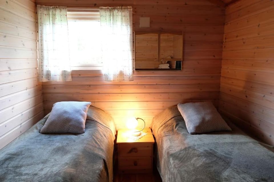 Vintage Norwegian Cabin Hyttekos i Lofoten Cabin in Lofoten