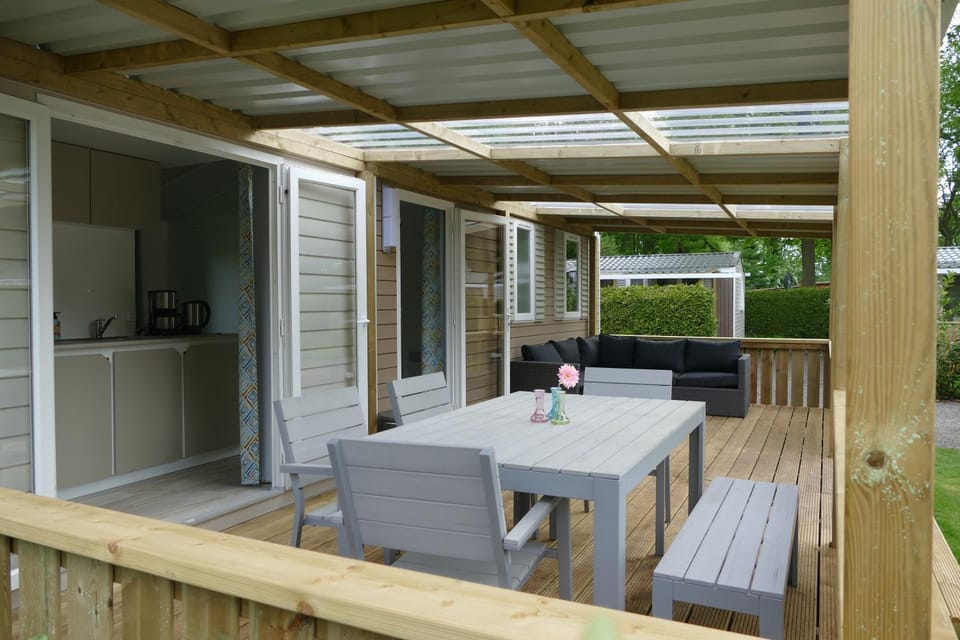 View (from property/room), Balcony/Terrace, Kitchen or kitchenette, Seating area, Dining area