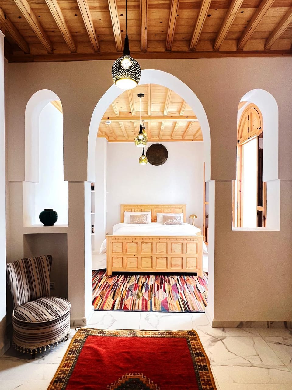 Photo of the whole room, Bedroom