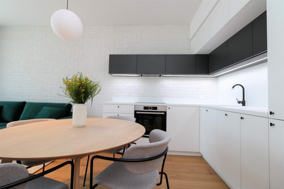 Kitchen or kitchenette, Seating area, Dining area, minibar, pet friendly, stove