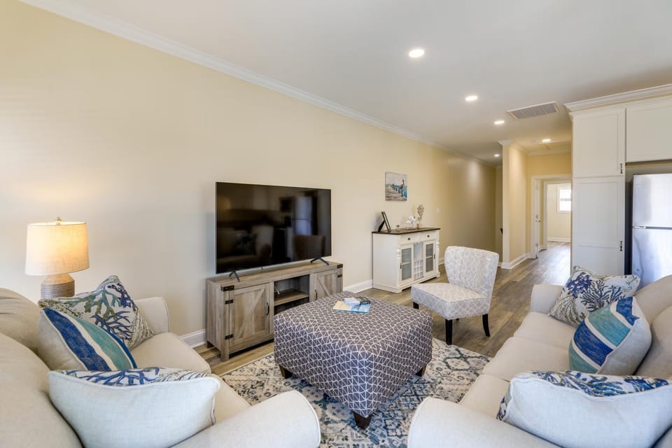 Emerald Isle Getaway w/ Decks & Beach Views! House in Emerald Isle