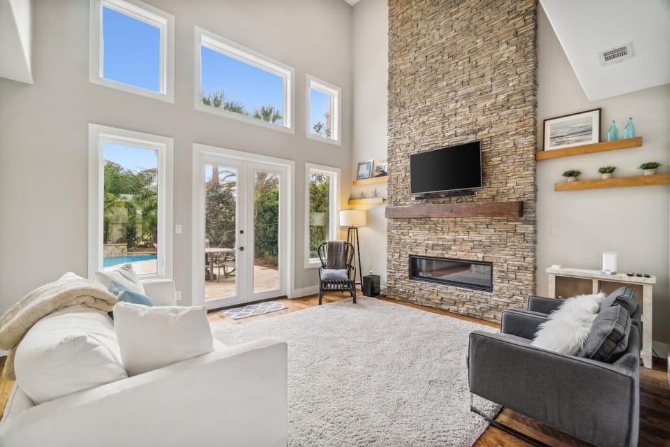 TV and multimedia, View (from property/room), Balcony/Terrace, Living room, Decorative detail, Seating area, Pool view, flat iron, locker, air conditioner