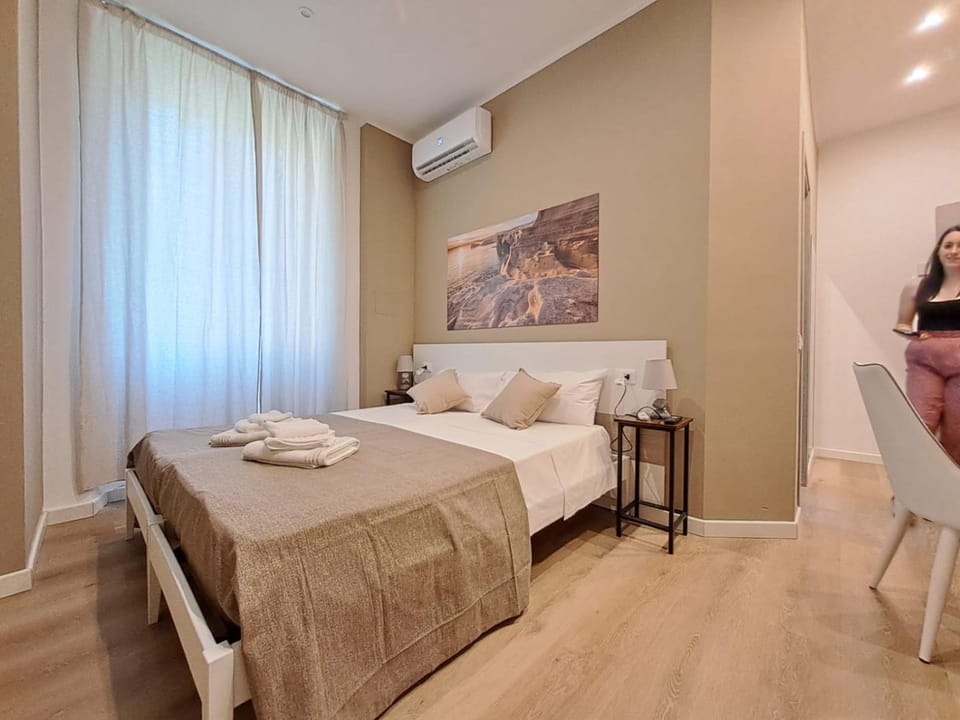 Bed, Bedroom, towels, air conditioner