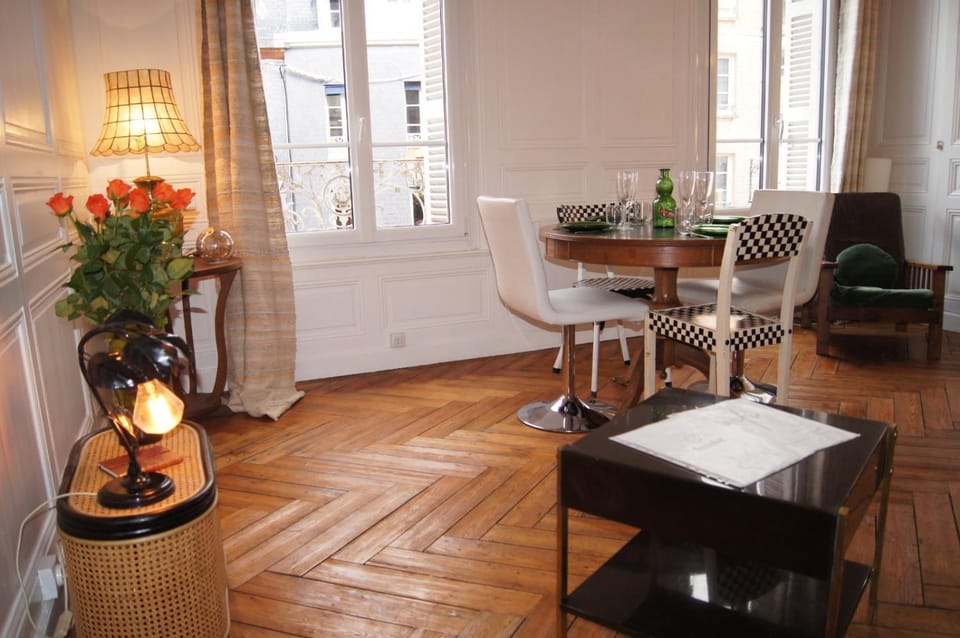 Dining area, Meals