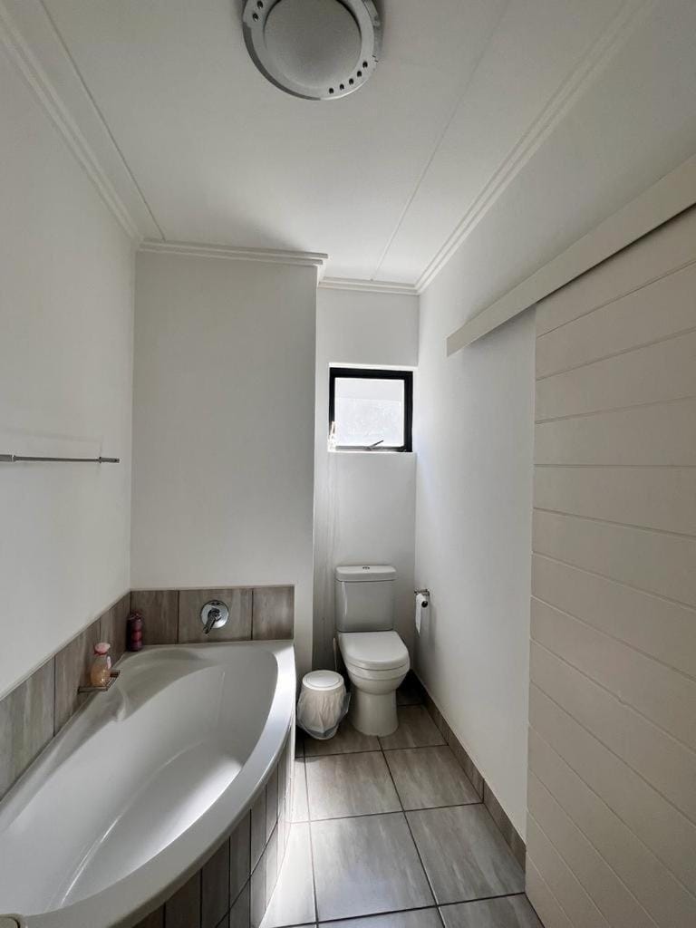 Contemporary furnished 2 bedroom, 2 bathroom in the heart of Rivonia Sandton Apartment in Sandton