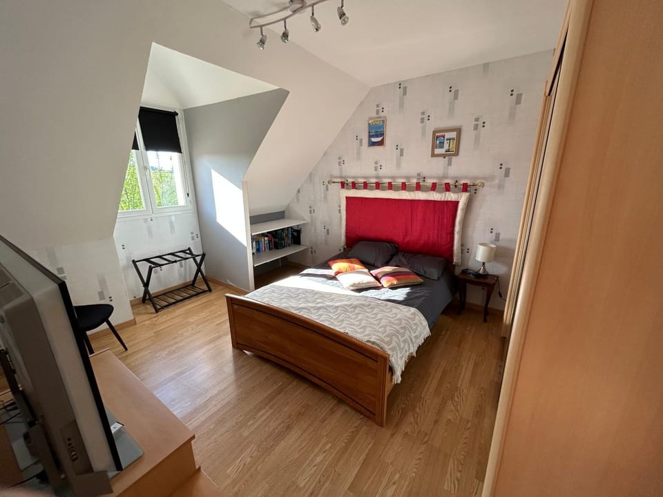 Bed, Photo of the whole room, Bedroom