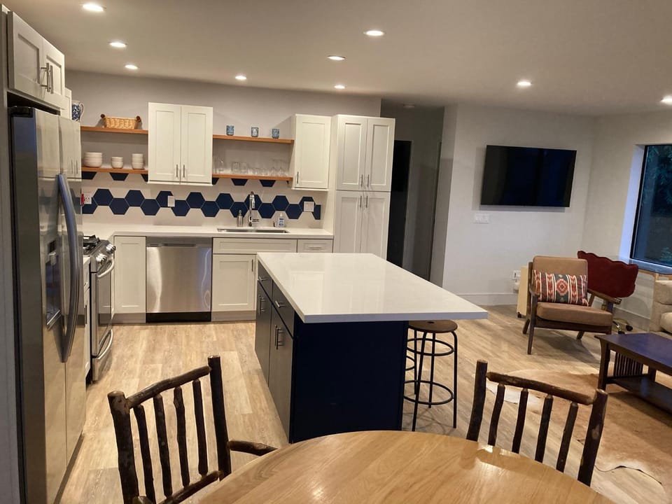 TV and multimedia, Kitchen or kitchenette, Seating area, dishwasher, minibar, pet friendly, stove