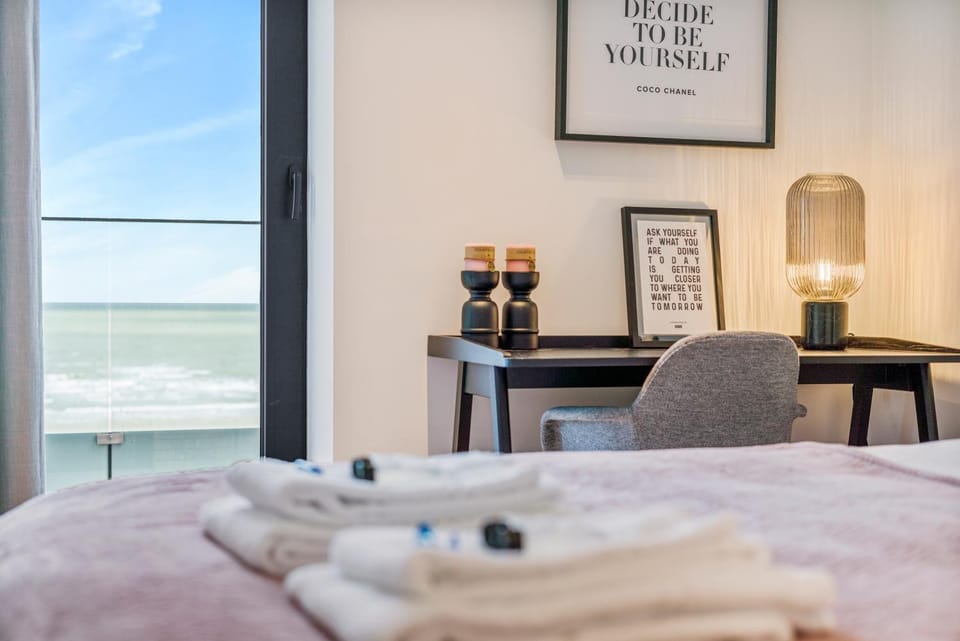 Bed, Bedroom, Sea view