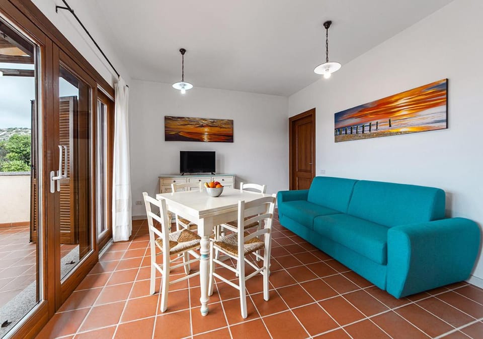 TV and multimedia, Living room, Dining area