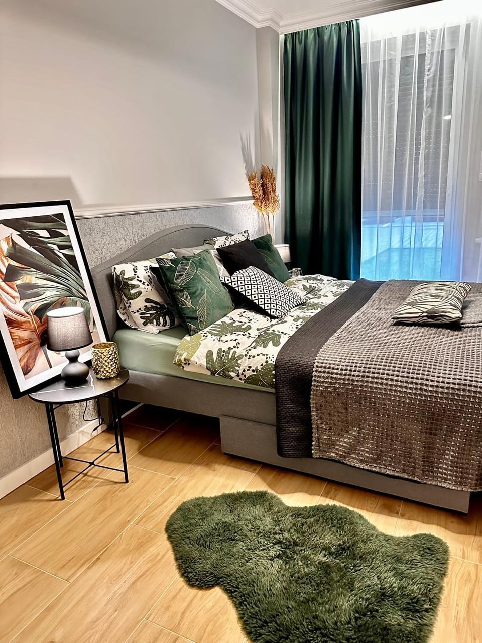 Bed, Living room, Photo of the whole room, Seating area, Bedroom, towels