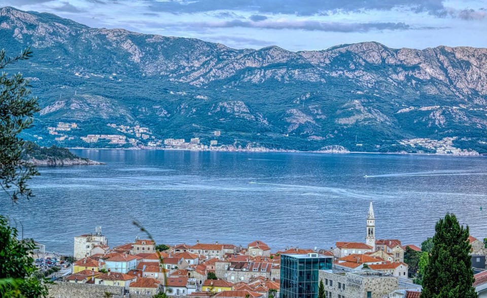 Nearby landmark, Day, Natural landscape, City view, Mountain view, Sea view, Time of day, Sunrise, Sunset