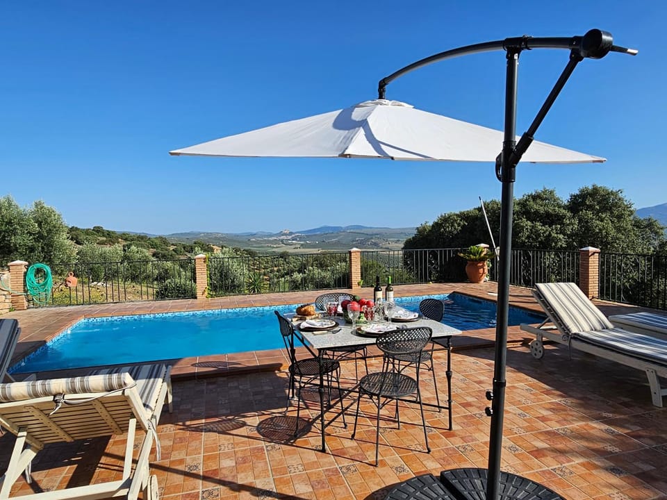 Property building, Day, Natural landscape, Balcony/Terrace, Mountain view, Pool view, Swimming pool