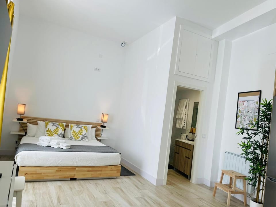 Bed, Photo of the whole room, Bedroom