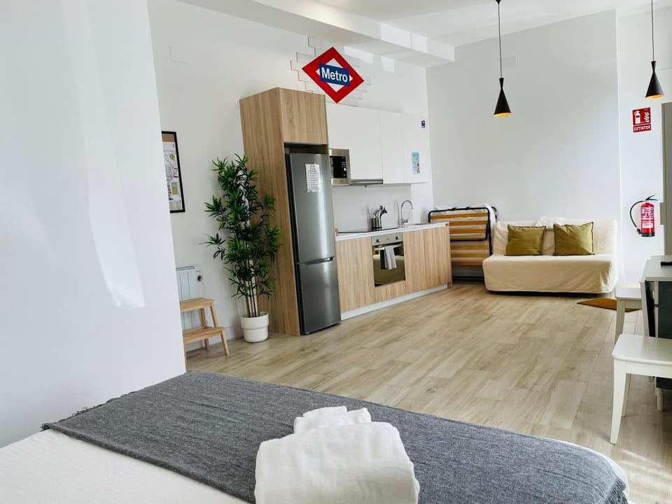 Bed, Kitchen or kitchenette, Living room, Photo of the whole room, Bedroom, minibar, pet friendly
