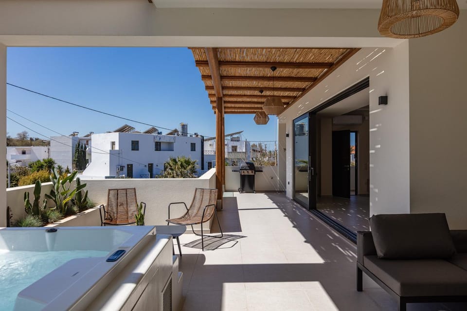 BBQ facilities, Hot Tub, Balcony/Terrace