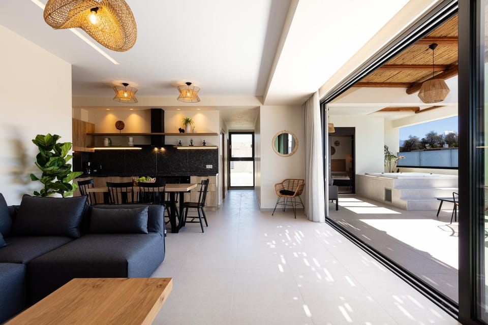 Living room, Dining area, kitchen