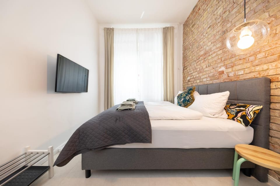 Bed, Living room