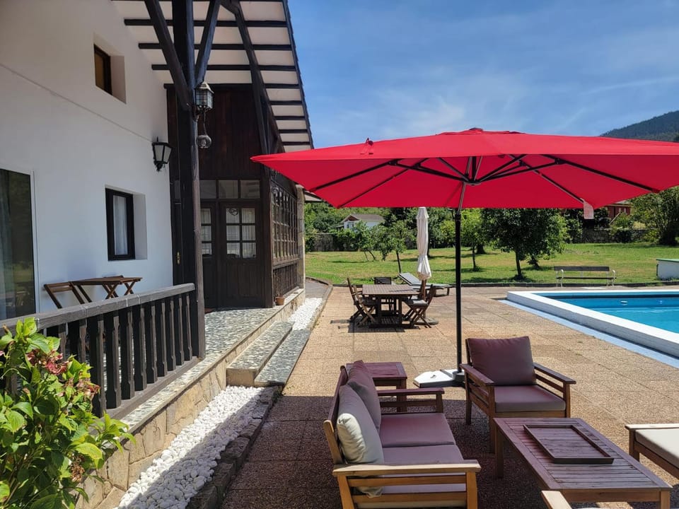 Los Robles House in Asturias