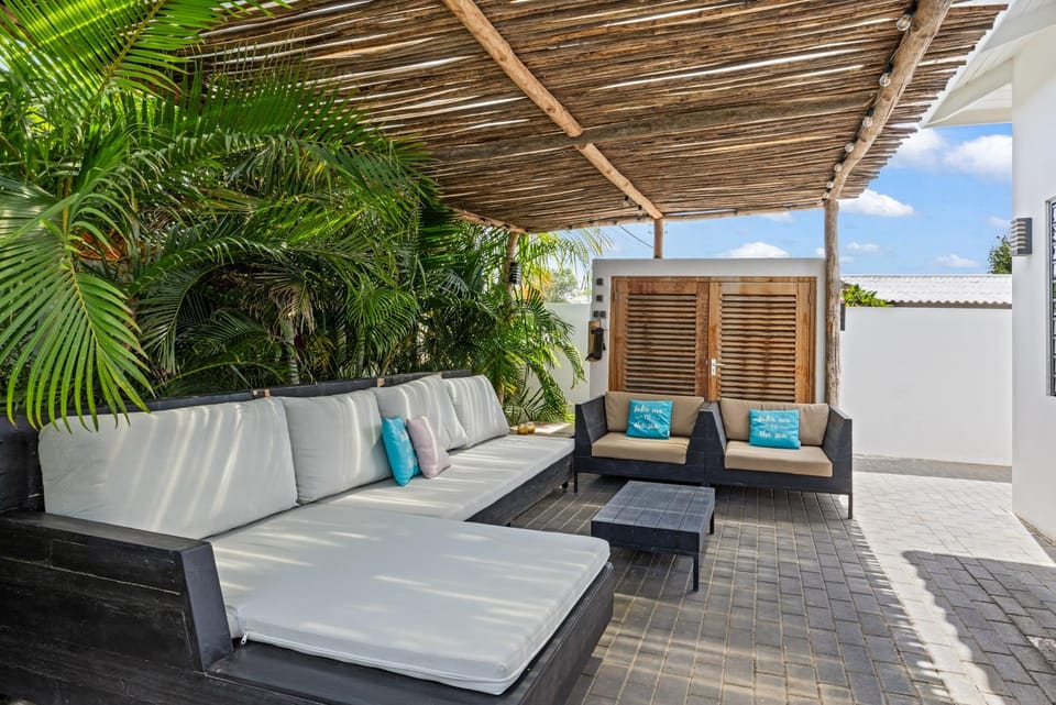 Day, Garden, View (from property/room), Balcony/Terrace, Living room, Seating area, Garden view