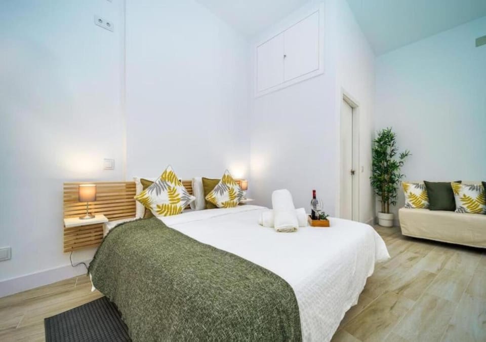 Bed, Photo of the whole room, Bedroom