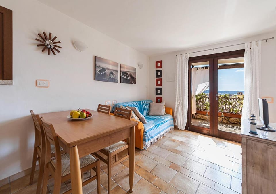 TV and multimedia, Kitchen or kitchenette, Living room, Dining area