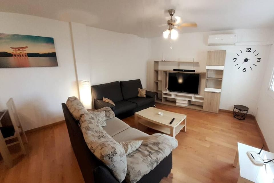 4F, Aire Acond, 85m2, 2 dormit mas sofá cama, 6 huéspedes, WIFI gratis Apartment in Andalusia