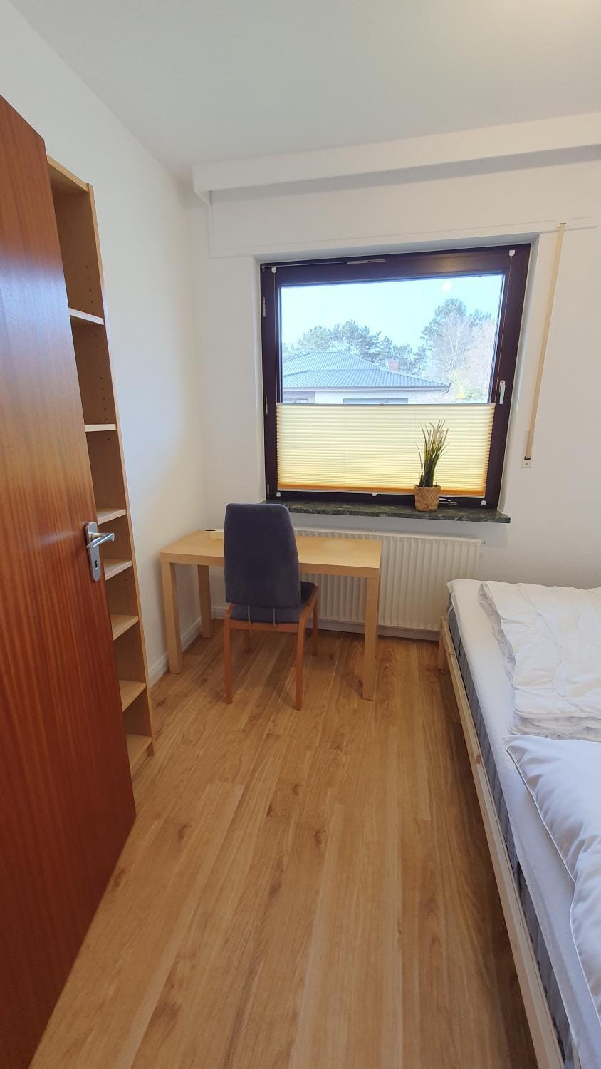 Bed, Photo of the whole room, Seating area, Bedroom, hair dresser