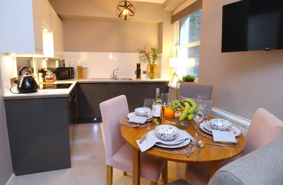 TV and multimedia, Kitchen or kitchenette, Dining area