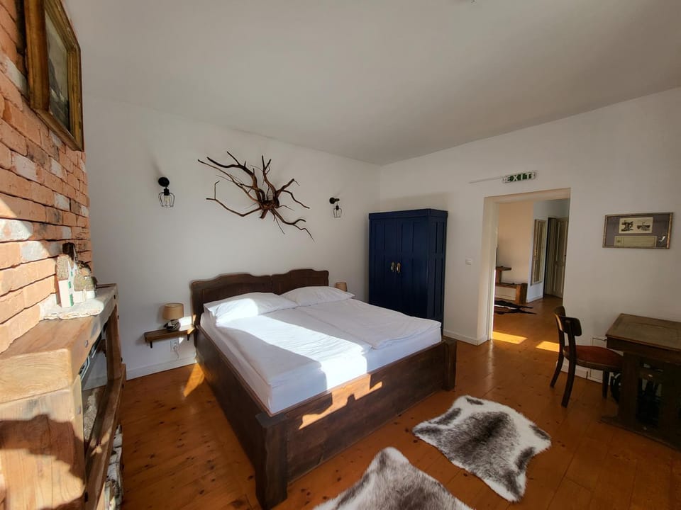 Bedroom, flat iron, wardrobe
