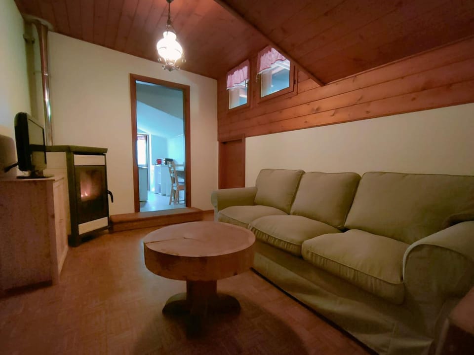 Communal lounge/ TV room, Living room, Seating area, flat iron, kitchen