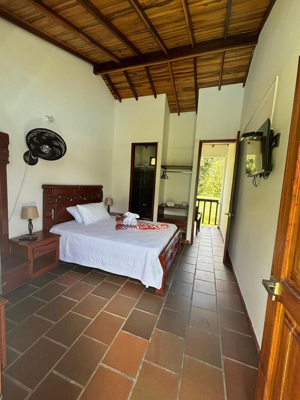 Bed, Photo of the whole room, Bedroom, towels