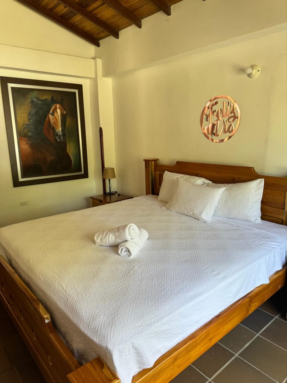 Bed, Photo of the whole room, Bedroom, towels
