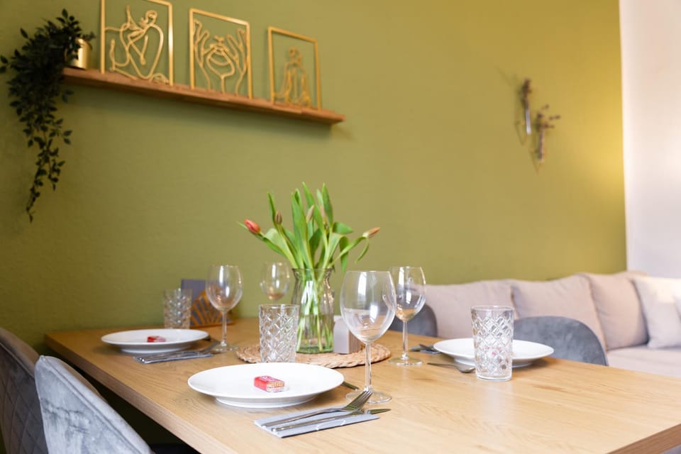 Decorative detail, Seating area, Dining area