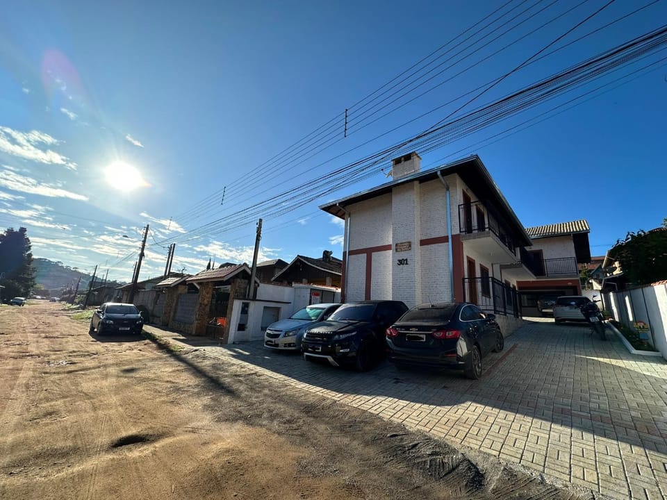 Property building, Neighbourhood, Parking