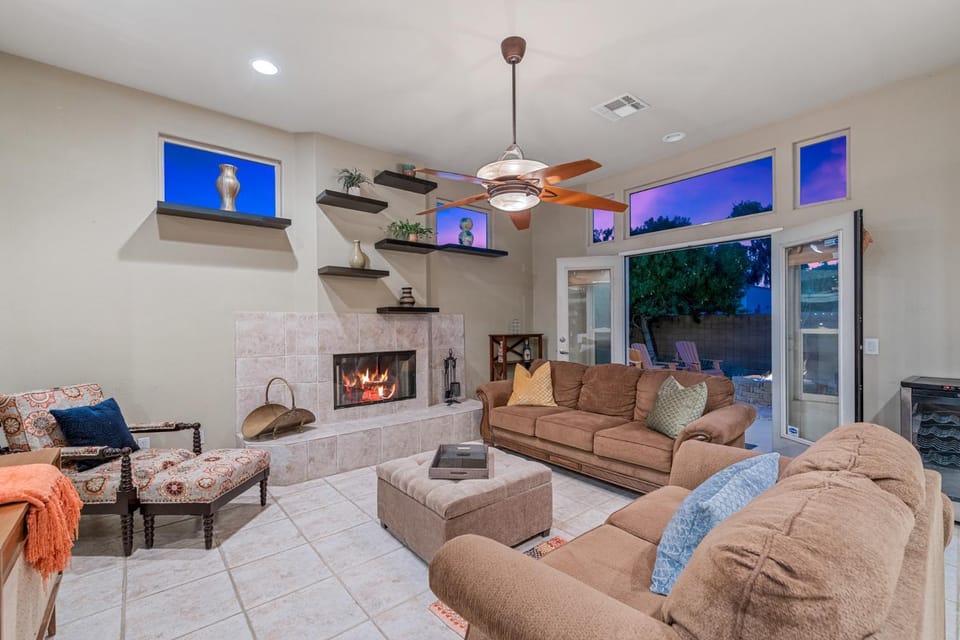 A Royal Oasis in the Desert with pool, spa and Epic Game Room! House in Bermuda Dunes