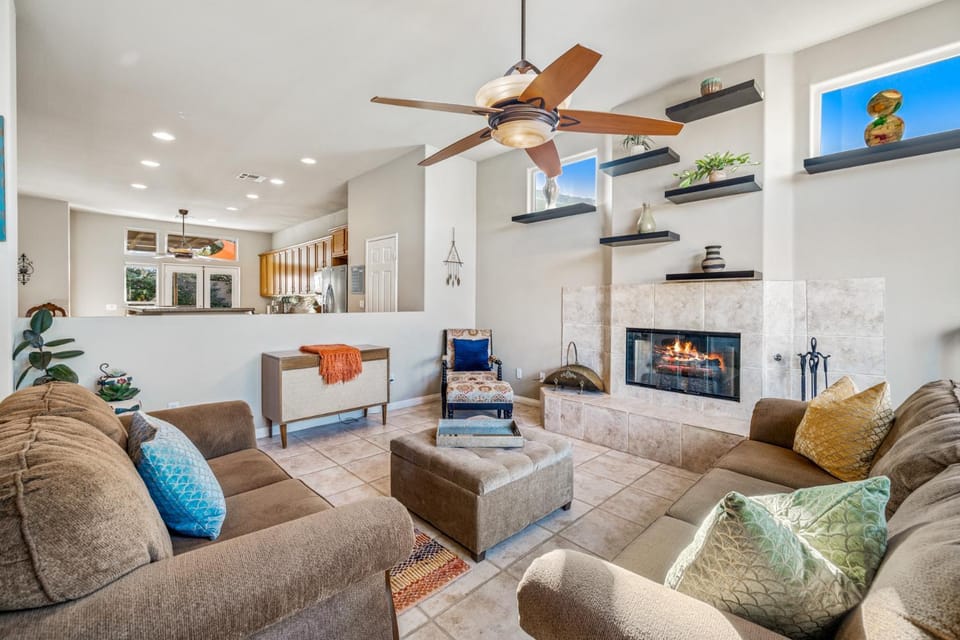 A Royal Oasis in the Desert with pool, spa and Epic Game Room! House in Bermuda Dunes
