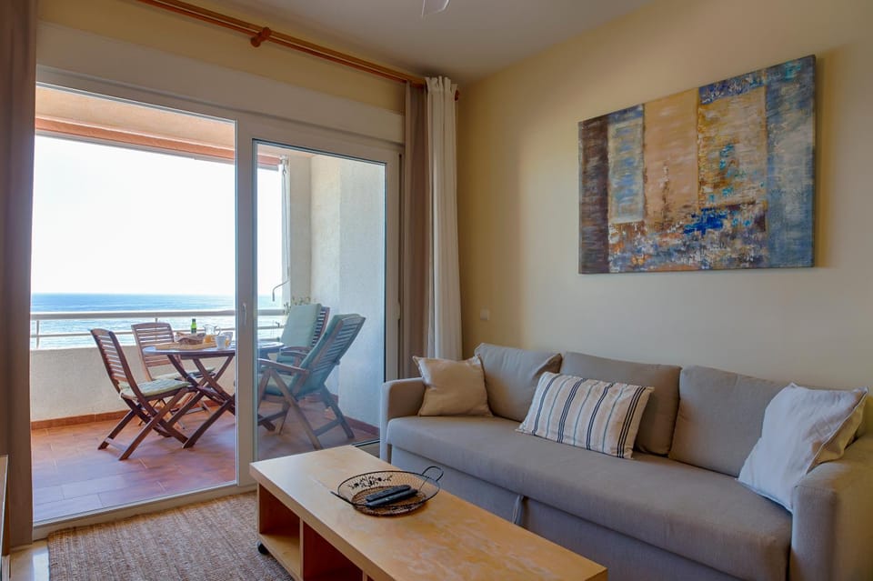 View (from property/room), Balcony/Terrace, Living room
