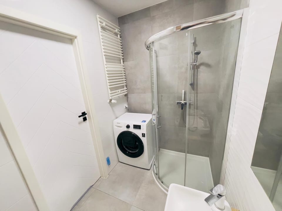 Shower, Toilet, Bathroom, washing machine