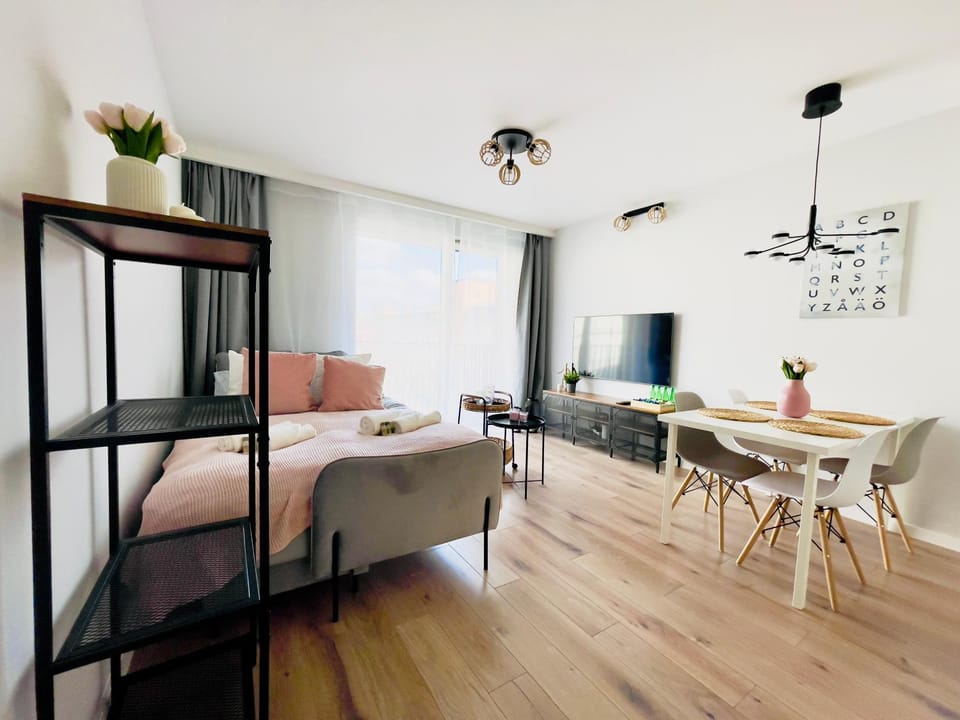 Bed, Living room, Photo of the whole room, Seating area, Dining area
