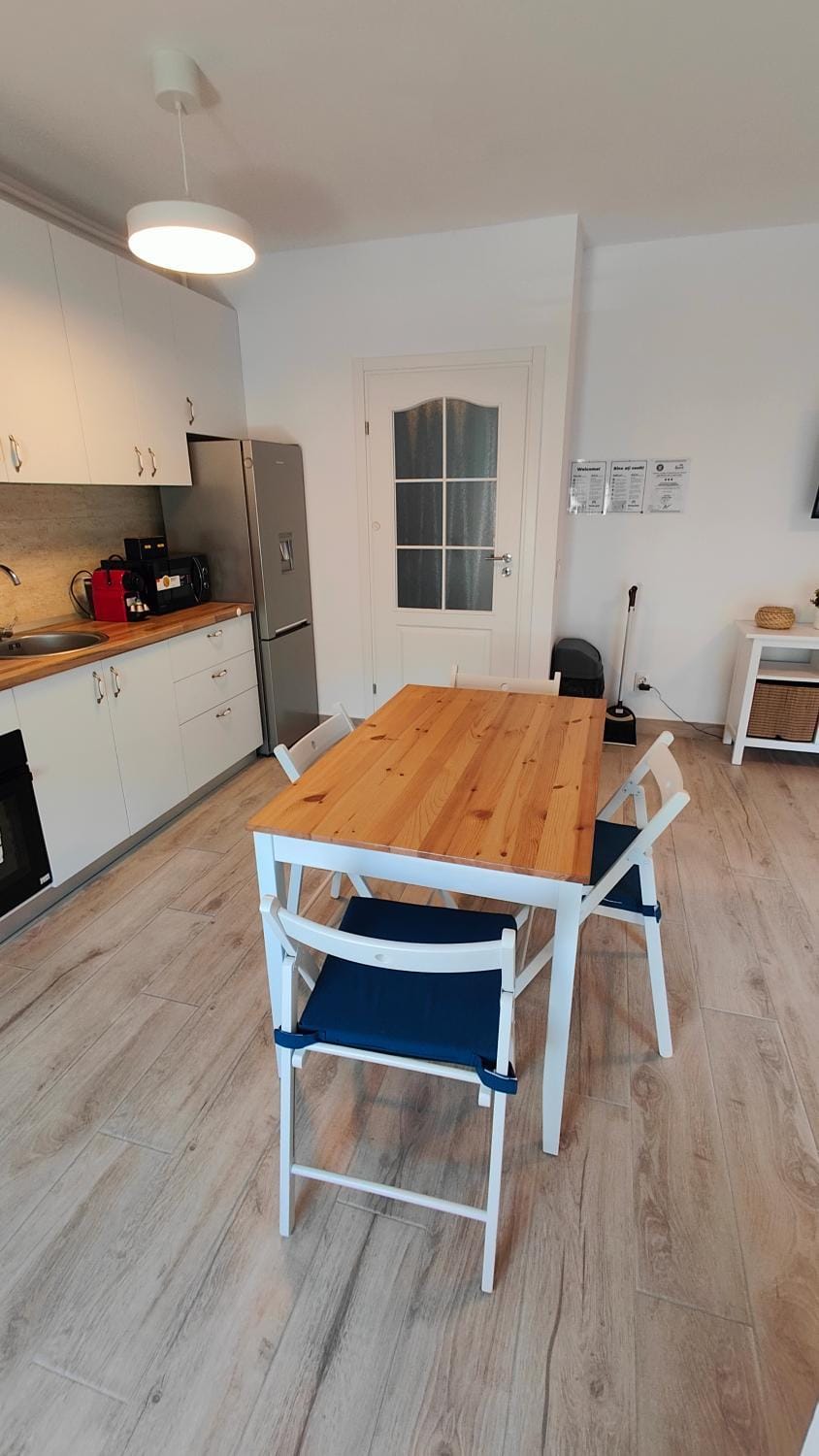 Kitchen or kitchenette, Seating area, Dining area