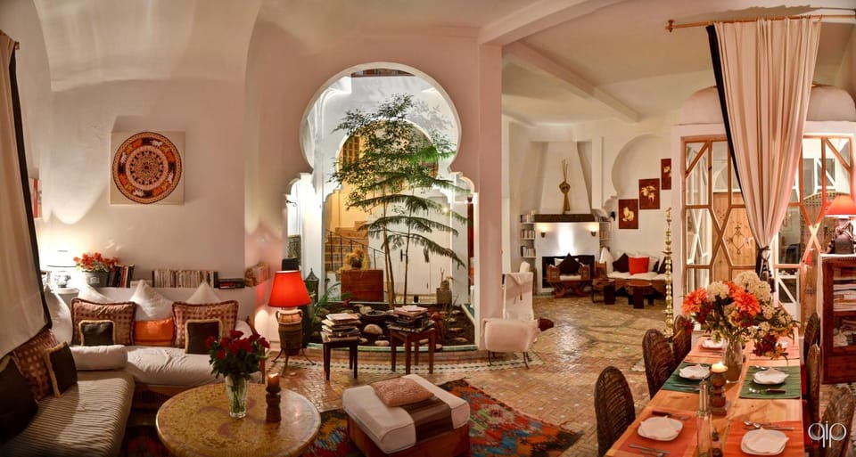 Restaurant/places to eat, Living room