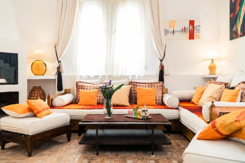 Living room, Seating area