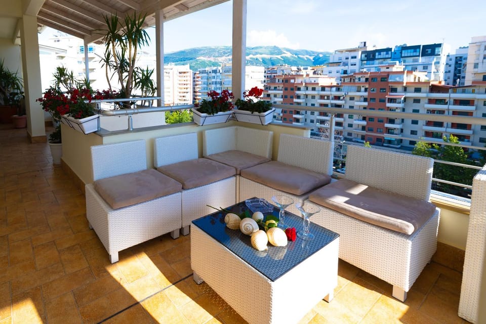 Property building, Patio, Day, View (from property/room), Balcony/Terrace, Living room, Food and drinks, Seating area, Dining area, Food, City view, Mountain view