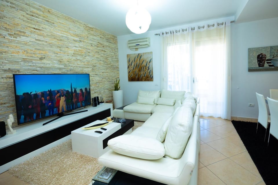 Communal lounge/ TV room, TV and multimedia, Living room, Seating area