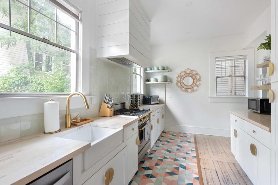 Ice Cream Shop Apartment in Poncey-Highland