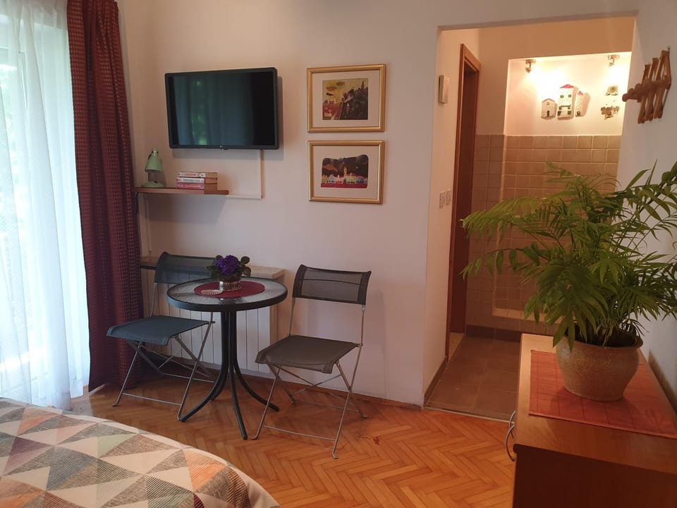 TV and multimedia, Seating area