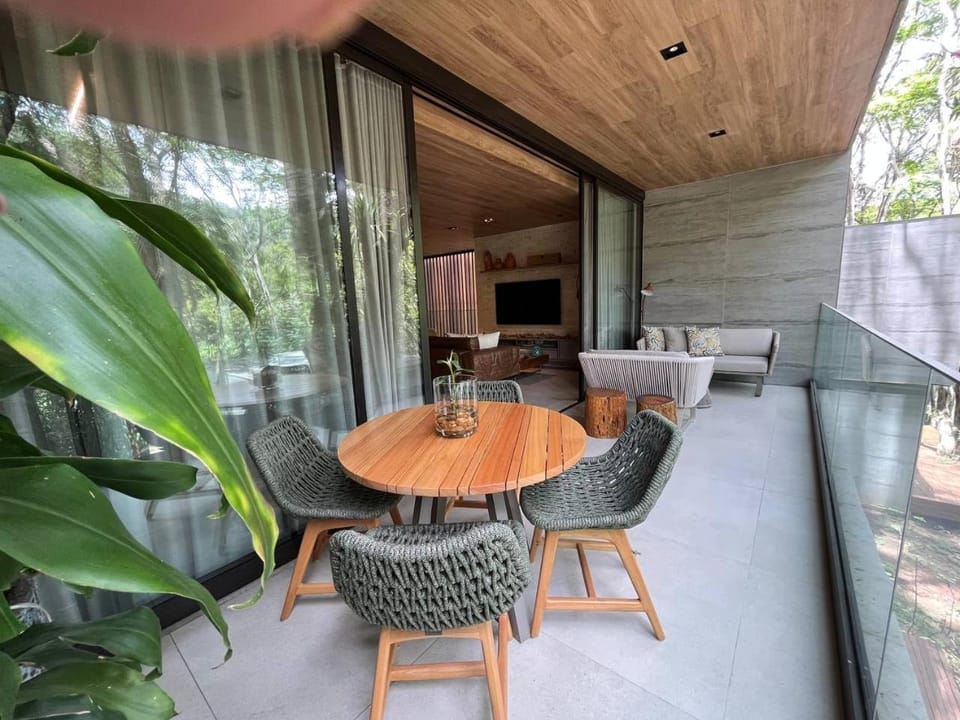 Seating area, Dining area