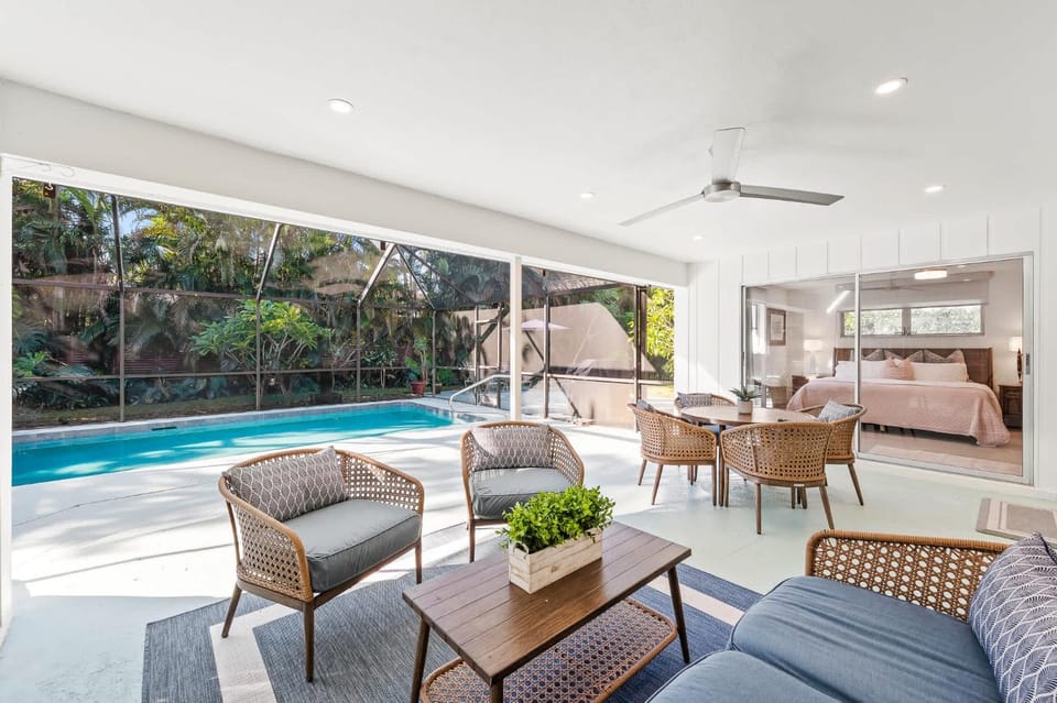 View (from property/room), Balcony/Terrace, Seating area, Pool view, Swimming pool, sunbed